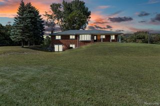 2666 E Oakwood Road, Addison, MI 48370