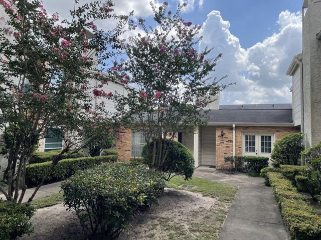 6201 Beverlyhill Street 8, Houston, TX 77057