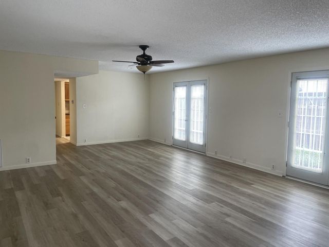 6201 Beverlyhill Street 8, Houston, TX 77057