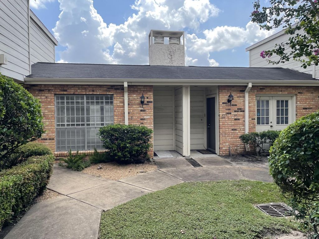 6201 Beverlyhill Street 8, Houston, TX 77057