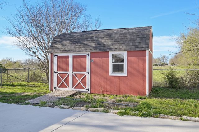 611 Ferris Road, Lancaster, TX 75146