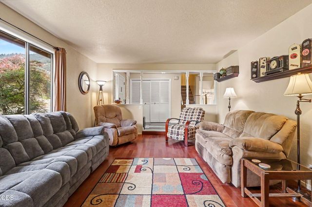 962 NE 11th Street, Grants Pass, OR 97526