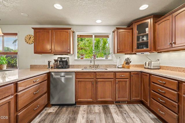 962 NE 11th Street, Grants Pass, OR 97526