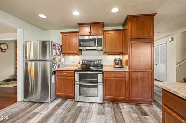 962 NE 11th Street, Grants Pass, OR 97526