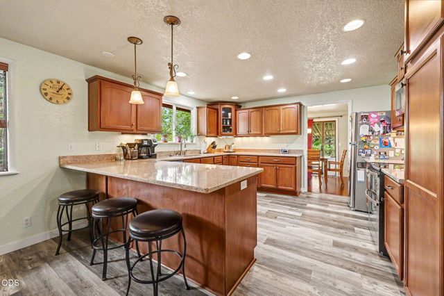 962 NE 11th Street, Grants Pass, OR 97526