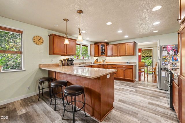 962 NE 11th Street, Grants Pass, OR 97526