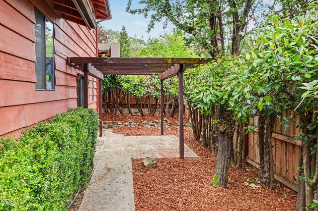 962 NE 11th Street, Grants Pass, OR 97526