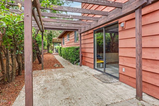 962 NE 11th Street, Grants Pass, OR 97526