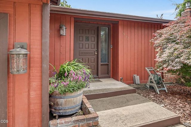 962 NE 11th Street, Grants Pass, OR 97526