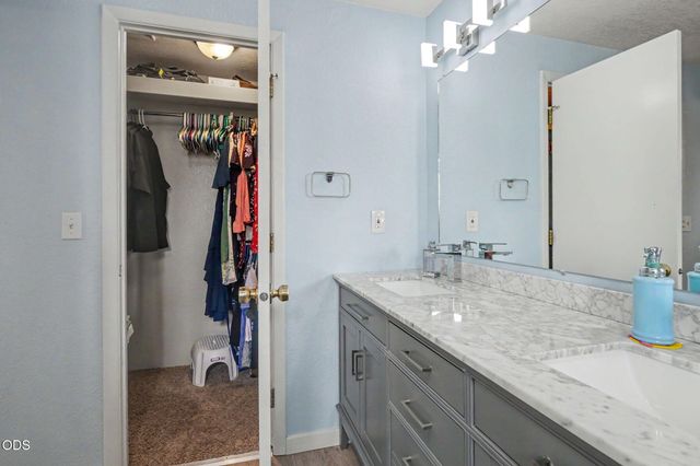 962 NE 11th Street, Grants Pass, OR 97526