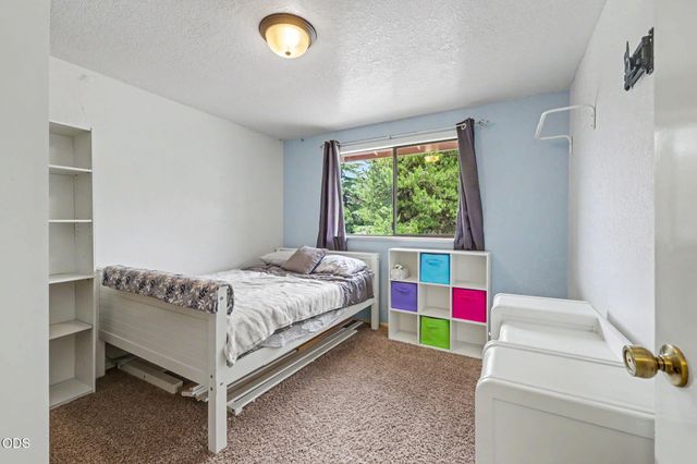 962 NE 11th Street, Grants Pass, OR 97526