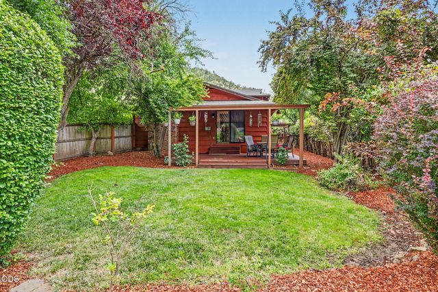 962 NE 11th Street, Grants Pass, OR 97526