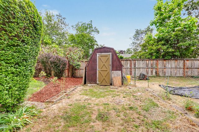 962 NE 11th Street, Grants Pass, OR 97526
