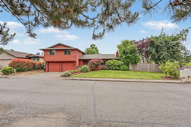 962 NE 11th Street, Grants Pass, OR 97526