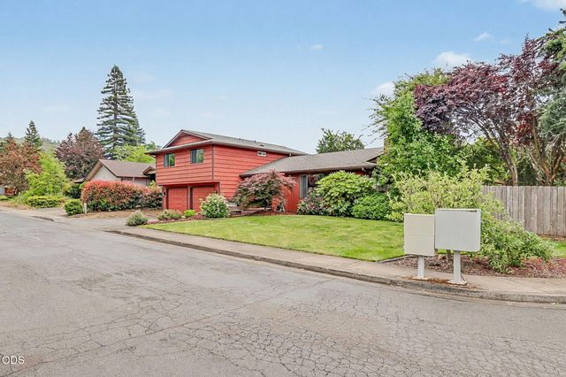 962 NE 11th Street, Grants Pass, OR 97526
