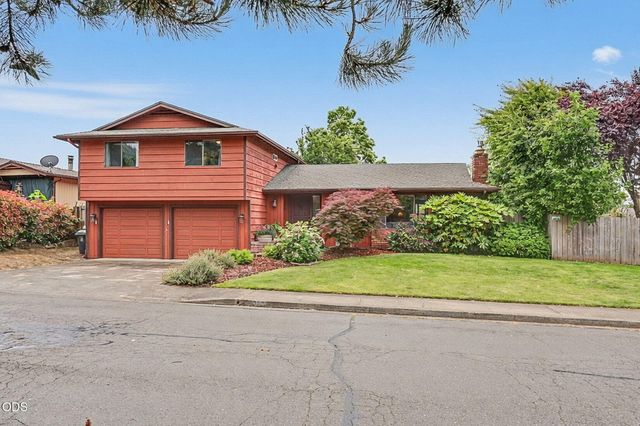 962 NE 11th Street, Grants Pass, OR 97526