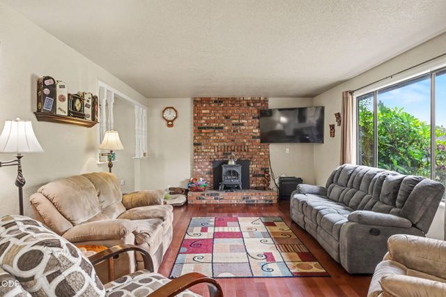 962 NE 11th Street, Grants Pass, OR 97526