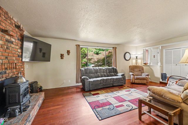 962 NE 11th Street, Grants Pass, OR 97526