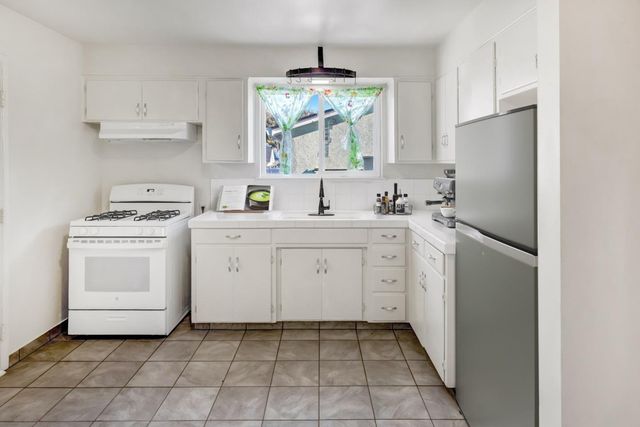 609 Congress Avenue, Pacific Grove, CA 93950