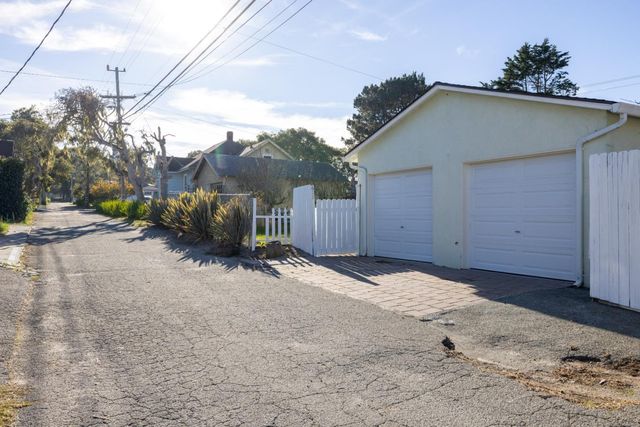 609 Congress Avenue, Pacific Grove, CA 93950