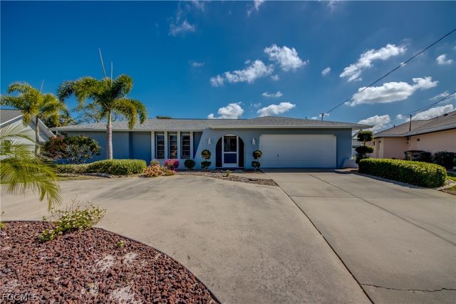 3945 SE 9th CT, Cape Coral, FL 33904