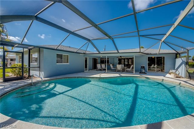 3945 SE 9th CT, Cape Coral, FL 33904