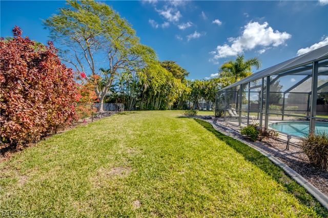 3945 SE 9th CT, Cape Coral, FL 33904