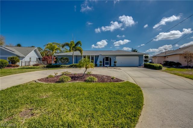 3945 SE 9th CT, Cape Coral, FL 33904