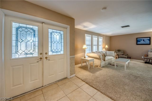 3945 SE 9th CT, Cape Coral, FL 33904