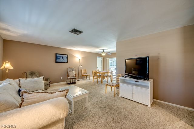 3945 SE 9th CT, Cape Coral, FL 33904