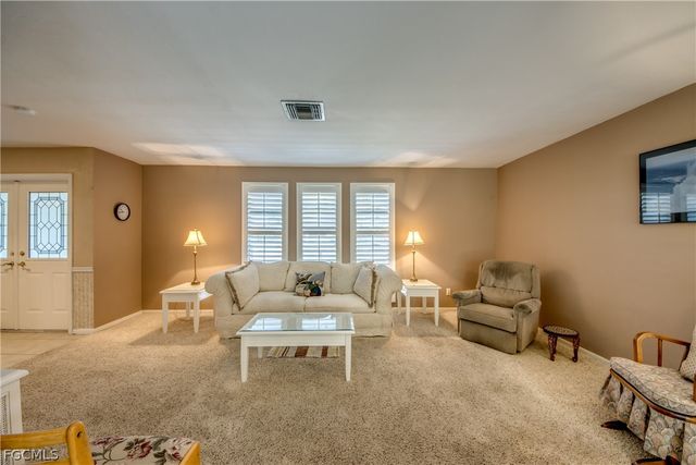 3945 SE 9th CT, Cape Coral, FL 33904