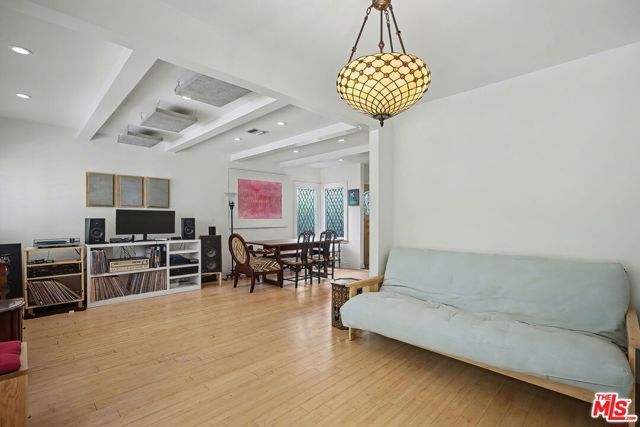 10481 Eastborne Avenue, Los Angeles, CA 90024