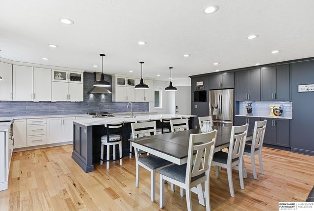 15960 Taylor Street, Omaha, NE 68116