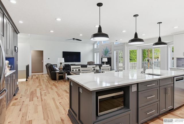 15960 Taylor Street, Omaha, NE 68116