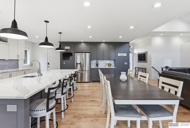 15960 Taylor Street, Omaha, NE 68116