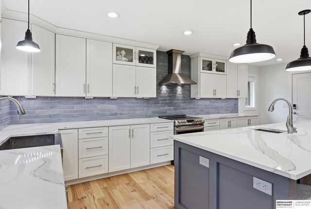 15960 Taylor Street, Omaha, NE 68116