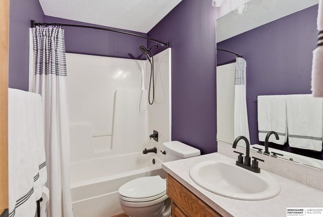 15960 Taylor Street, Omaha, NE 68116