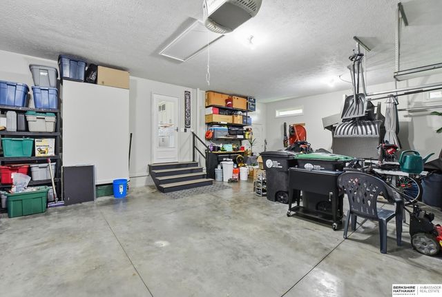 15960 Taylor Street, Omaha, NE 68116