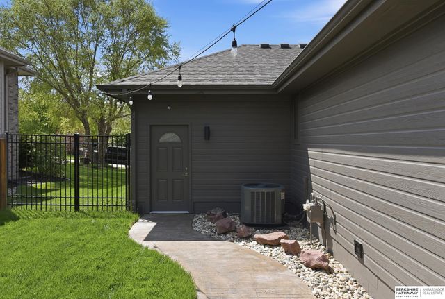 15960 Taylor Street, Omaha, NE 68116