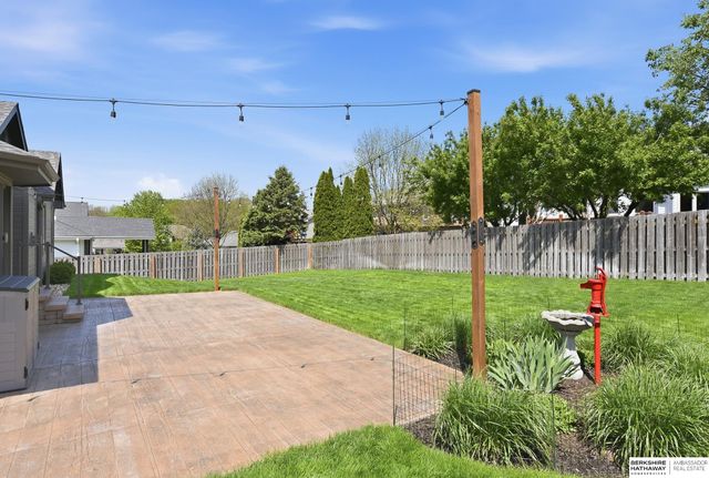 15960 Taylor Street, Omaha, NE 68116