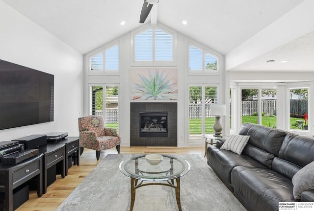 15960 Taylor Street, Omaha, NE 68116