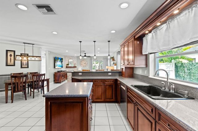 6220 NW 58th Way, Parkland, FL 33067