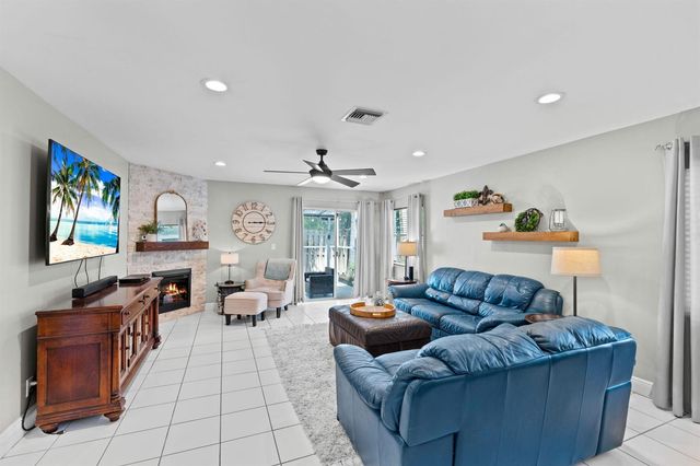 6220 NW 58th Way, Parkland, FL 33067