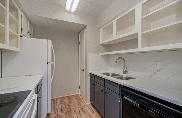 6410 Del Monte Drive 118, Houston, TX 77057