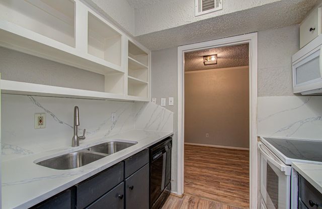 6410 Del Monte Drive 118, Houston, TX 77057