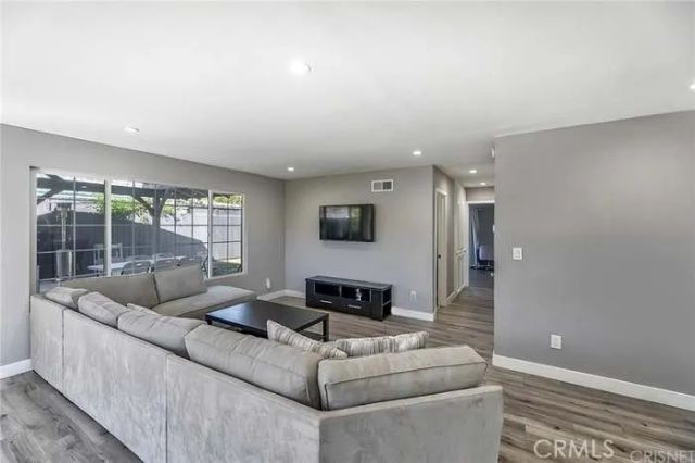 19221 Napa, Northridge, CA 91324