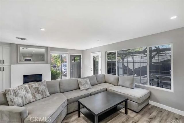 19221 Napa, Northridge, CA 91324