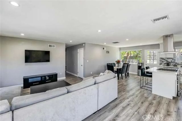 19221 Napa, Northridge, CA 91324