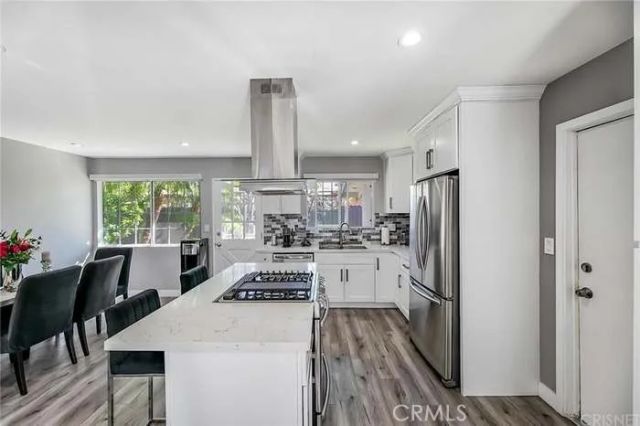 19221 Napa, Northridge, CA 91324