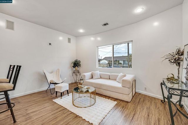 901 Florida Ave, Richmond, CA 94804